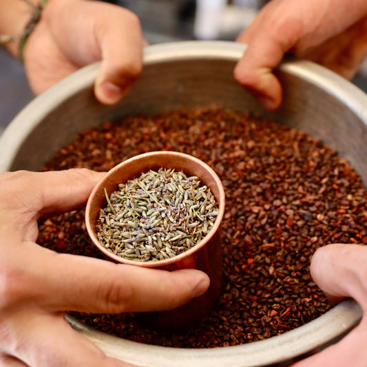grapeseed in a bowl with dried lavender before col pressing